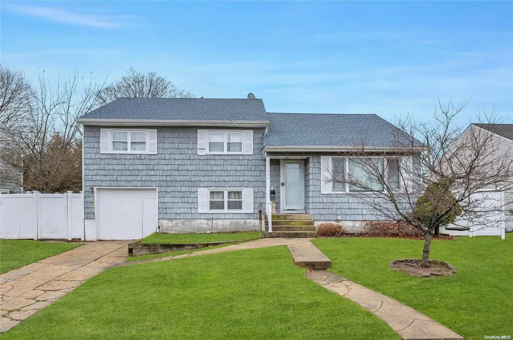 498 Mark Lane Wantagh NY 11793