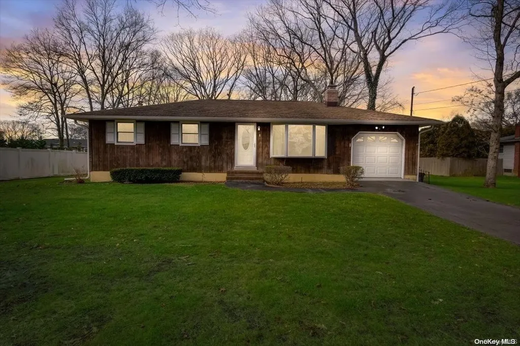 8 Peekskill Avenue Patchogue NY 11772