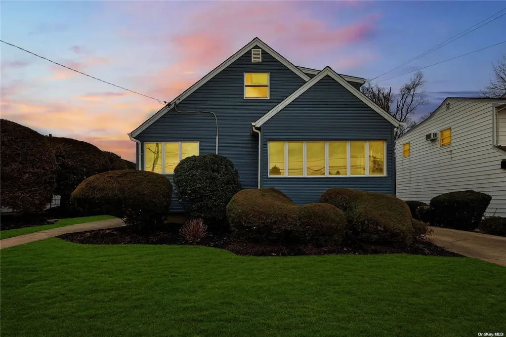 2 Fox Boulevard Massapequa NY 11758