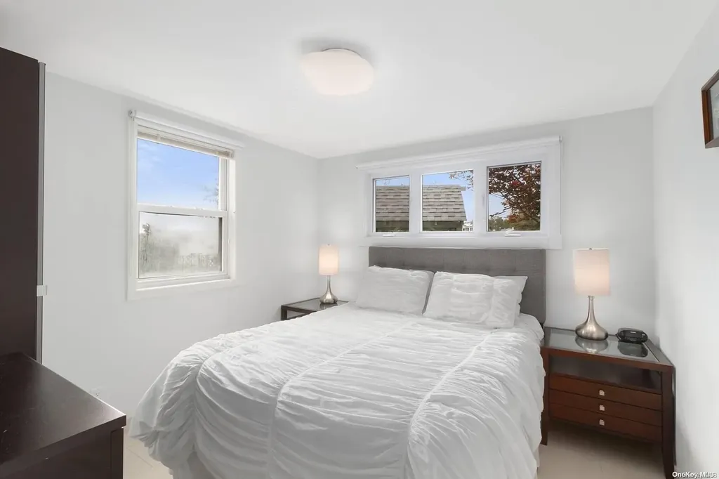 16 Penny Lane Hampton Bays NY 11946