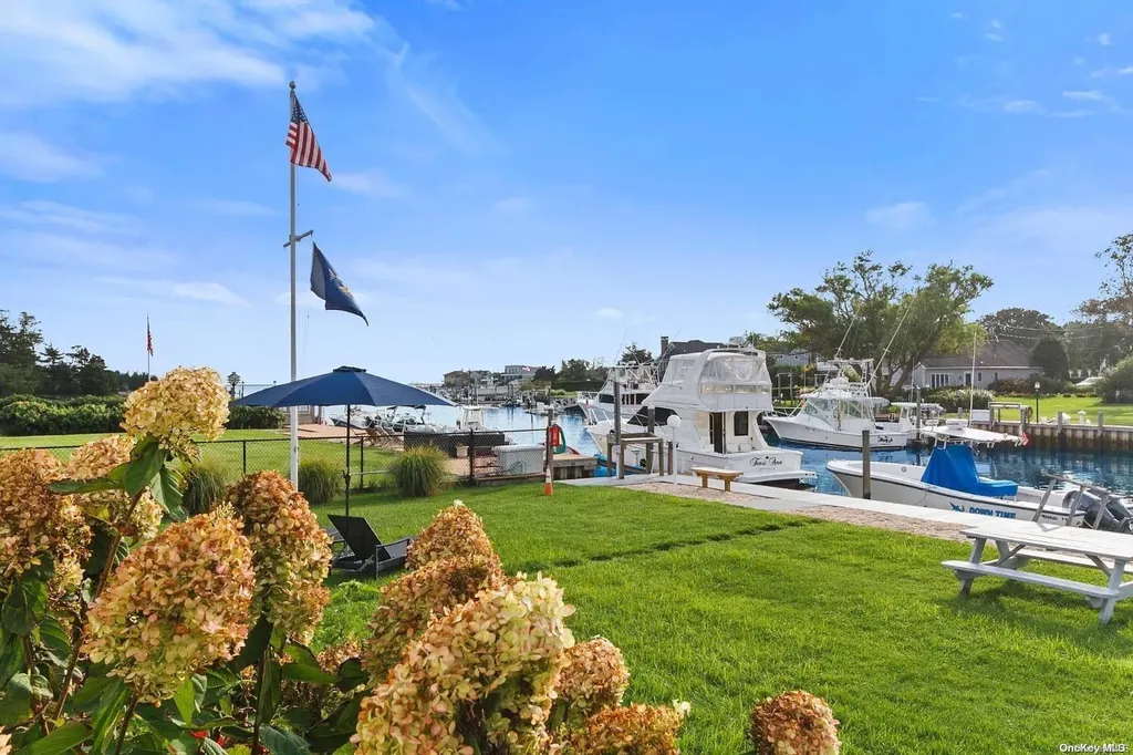 16 Penny Lane Hampton Bays NY 11946