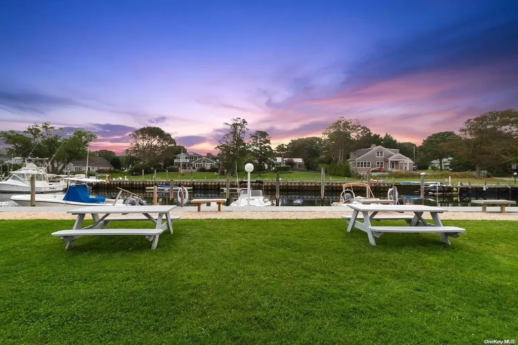 16 Penny Lane Hampton Bays NY 11946