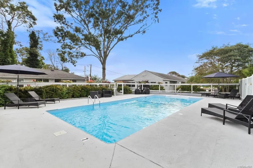 16 Penny Lane Hampton Bays NY 11946