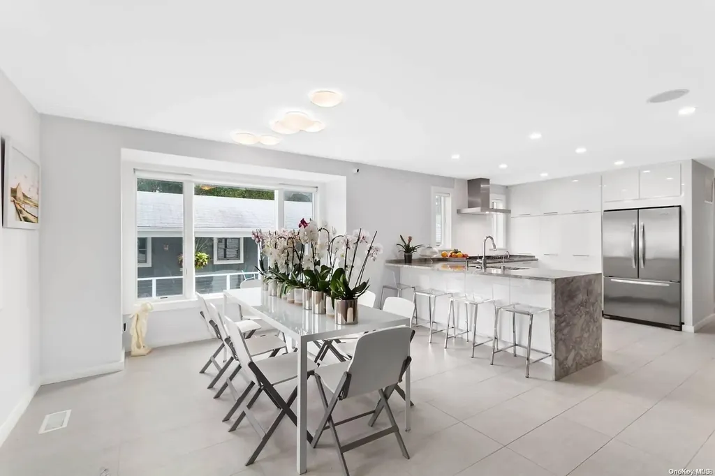 16 Penny Lane Hampton Bays NY 11946