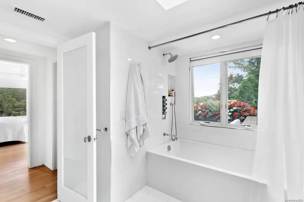 16 Penny Lane Hampton Bays NY 11946