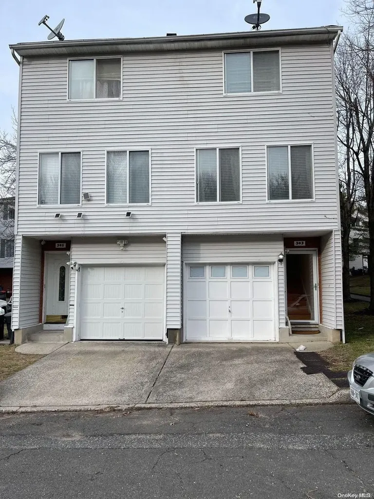 303 Ilyssa Way Staten Island NY 10312