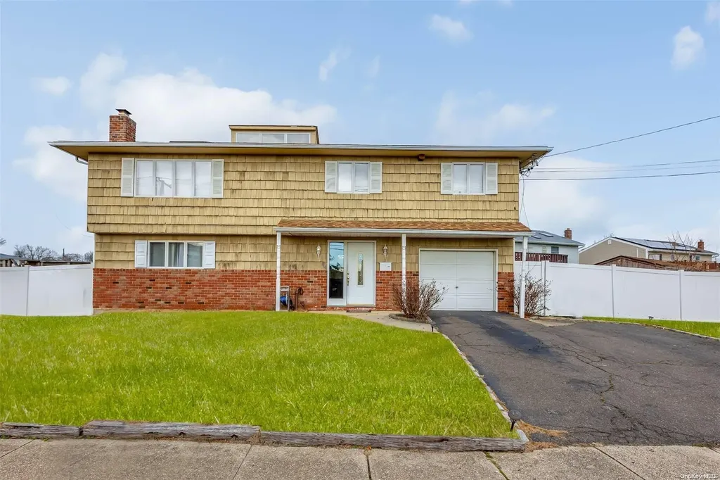 84 Shore Road Lindenhurst NY 11757