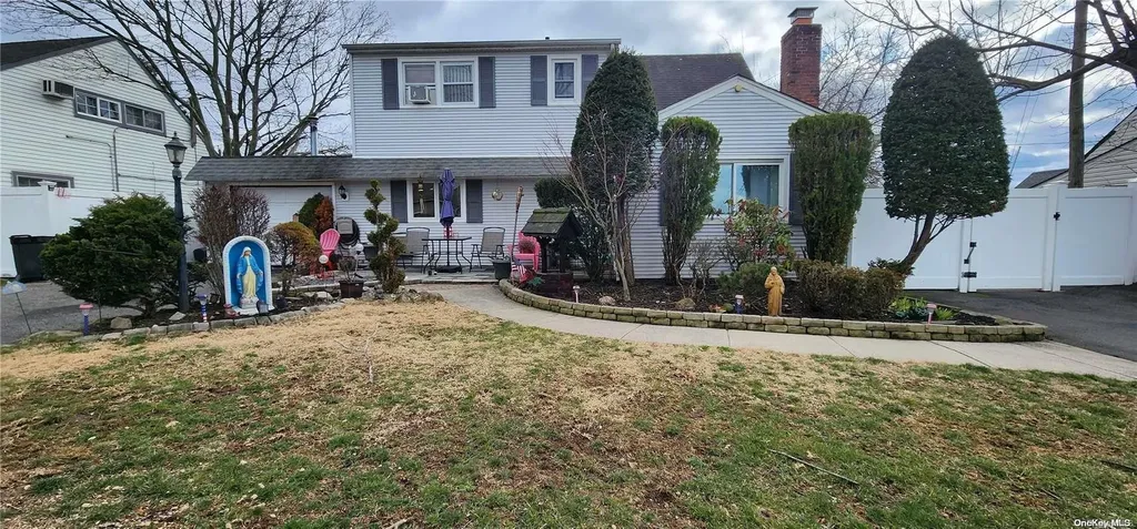 16 Red Maple Drive N Wantagh NY 11793
