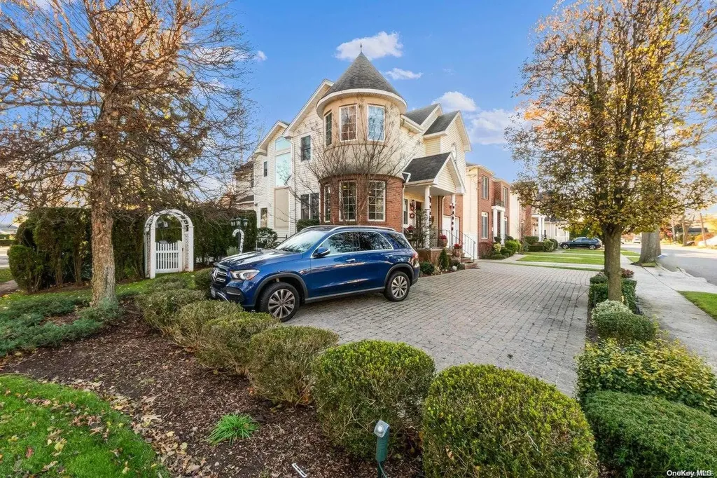 1342 5th Avenue New Hyde Park NY 11040