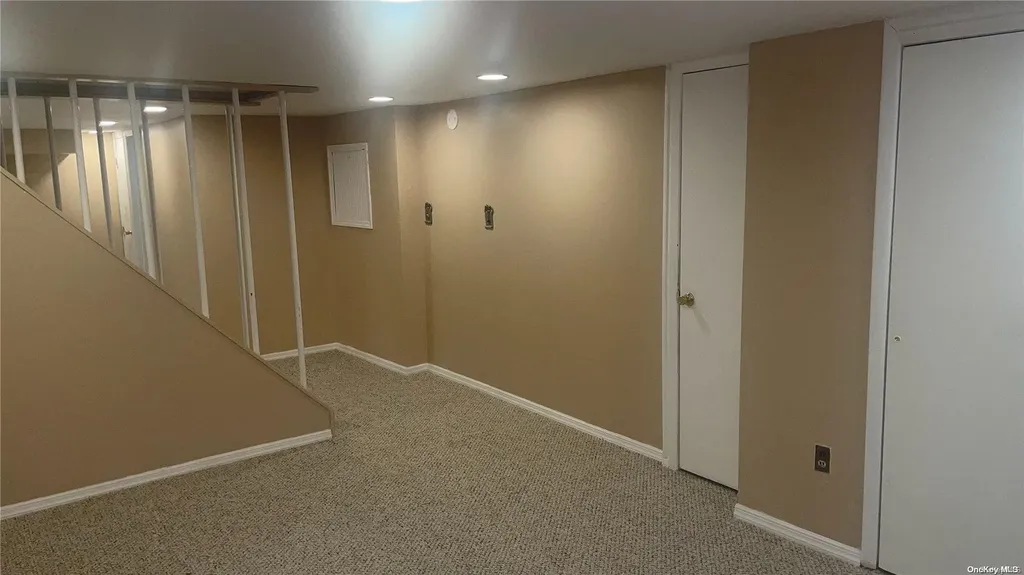 1008 NW Manor Lane Bay Shore NY 11706