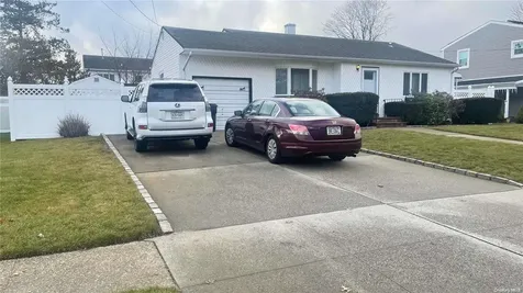 1008 NW Manor Lane Bay Shore NY 11706