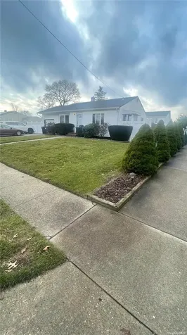 1008 NW Manor Lane Bay Shore NY 11706