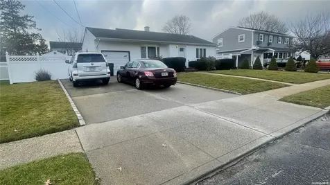 1008 NW Manor Lane Bay Shore NY 11706