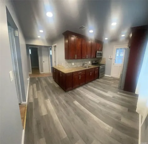 1008 NW Manor Lane Bay Shore NY 11706