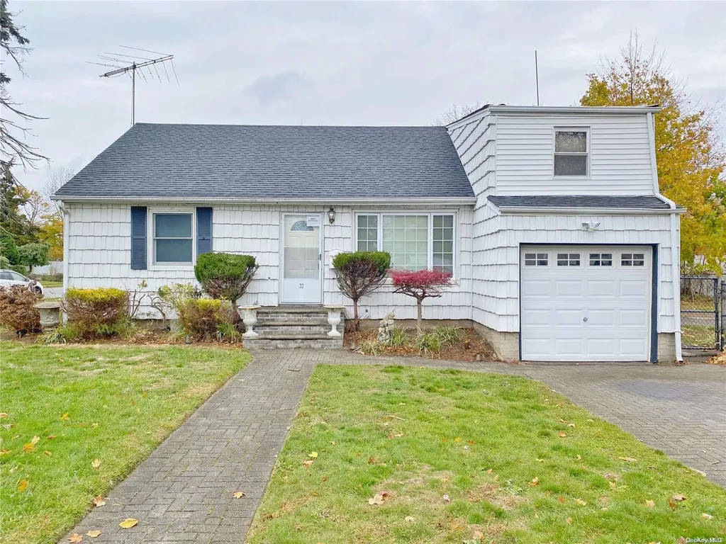 32 Soloff Road Massapequa NY 11758