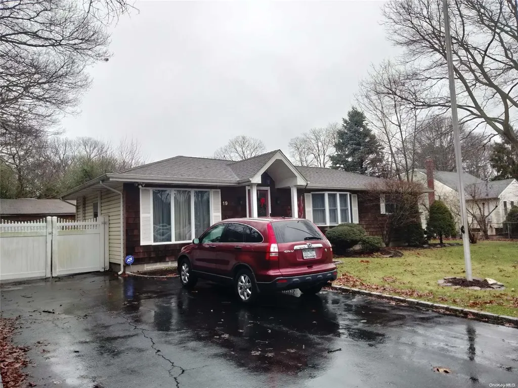 19 Neptune Avenue Mastic NY 11950