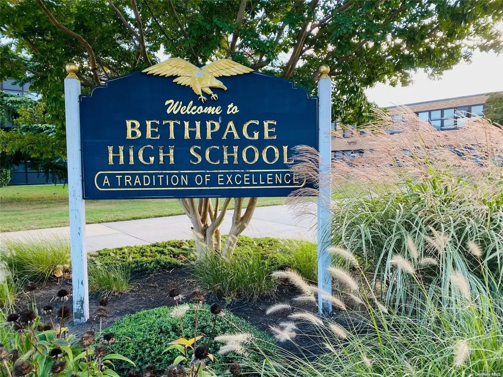 4 Cambridge Court Bethpage NY 11714