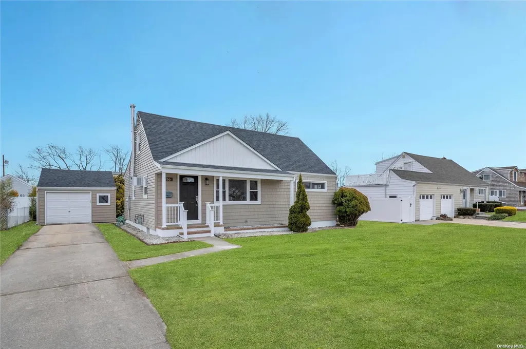 756 S Broadway Lindenhurst NY 11757