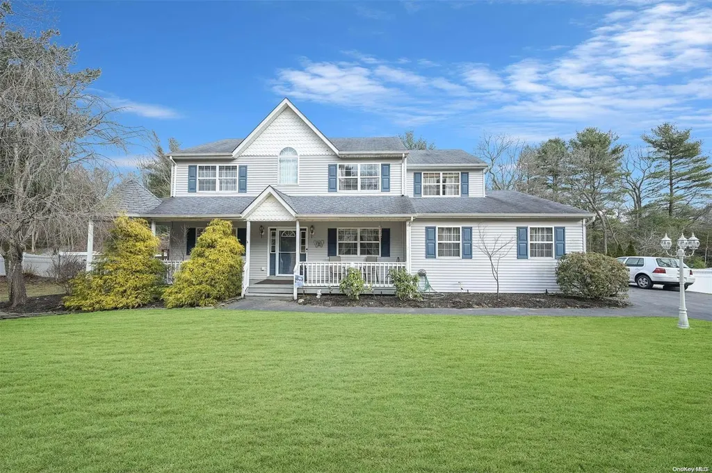 9 Greentree Drive Medford NY 11763