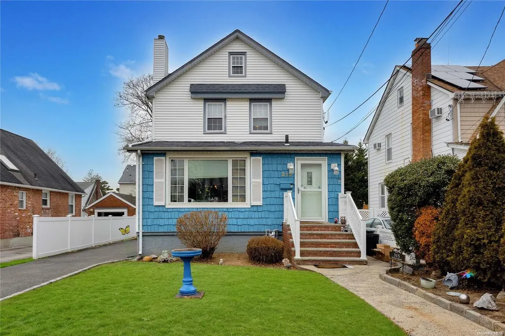 315 Rolling Street Malverne NY 11565