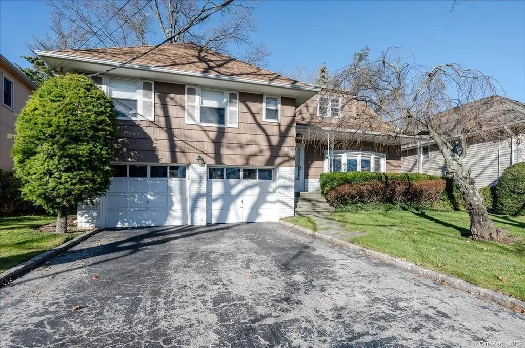 918 Eileen Terrace Woodmere NY 11598