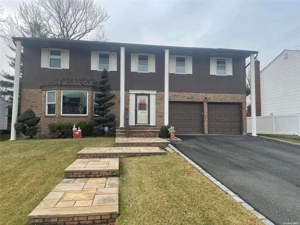 4 Coachman Drive Roslyn NY 11576