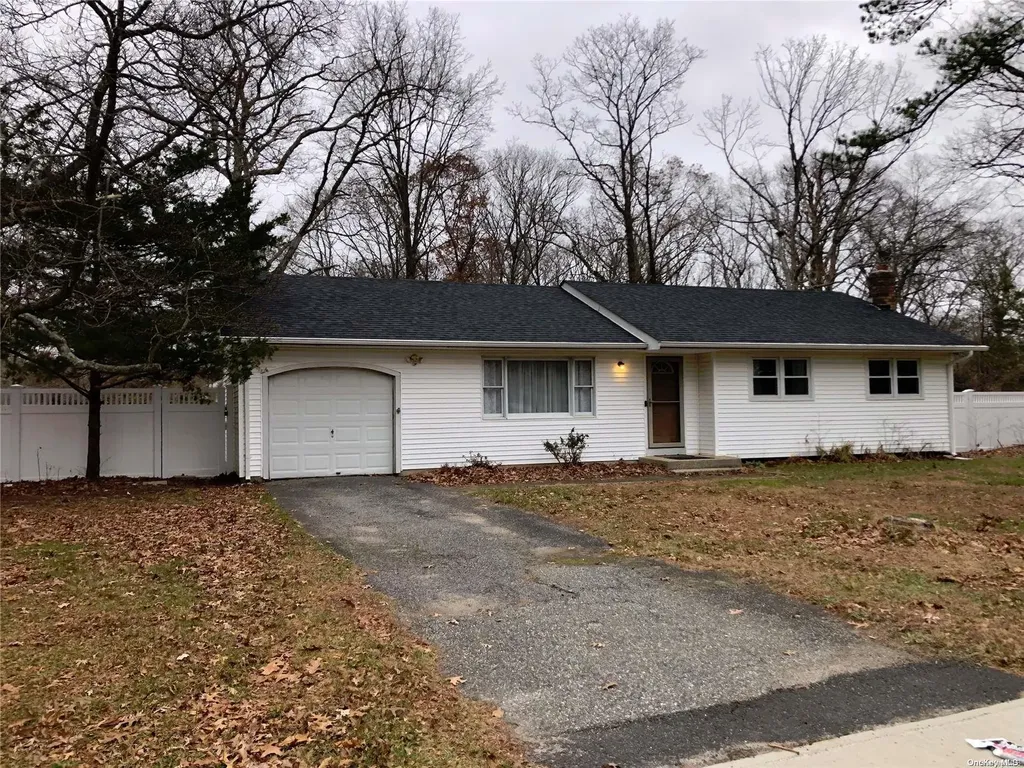 11 Pine Road Middle Island NY 11953