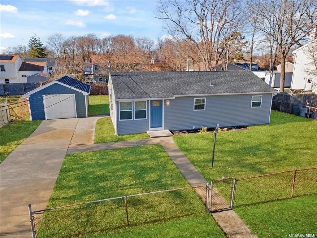 718 Bourdois Avenue Bellport NY 11713