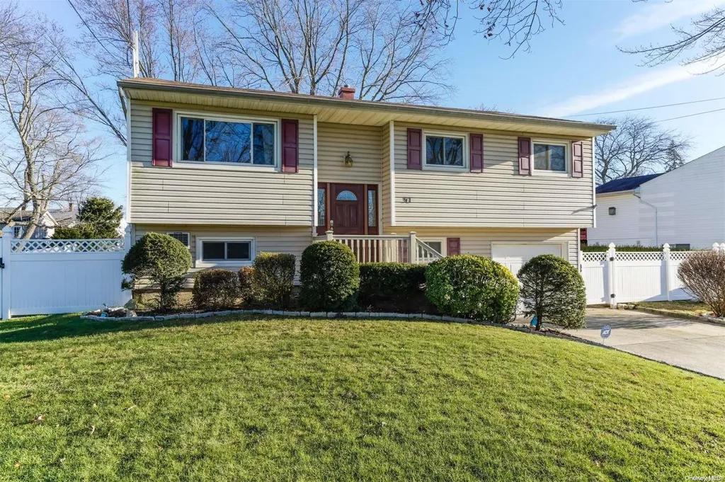 91 Babylon Avenue West Islip NY 11795