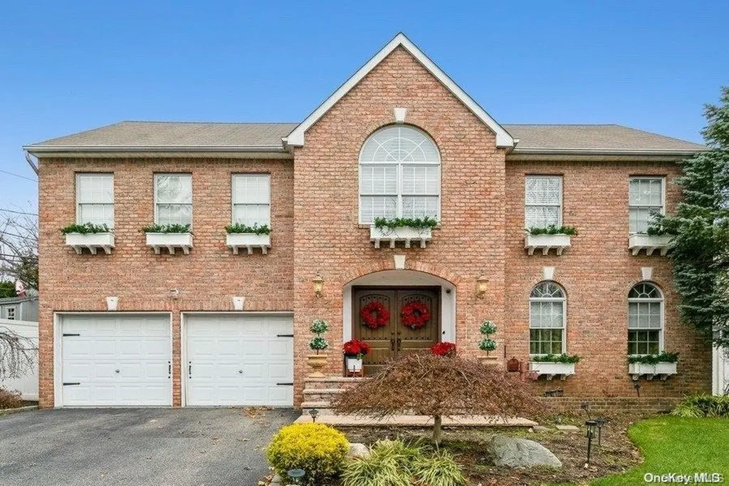 81 Manetto Hill Road Plainview NY 11803