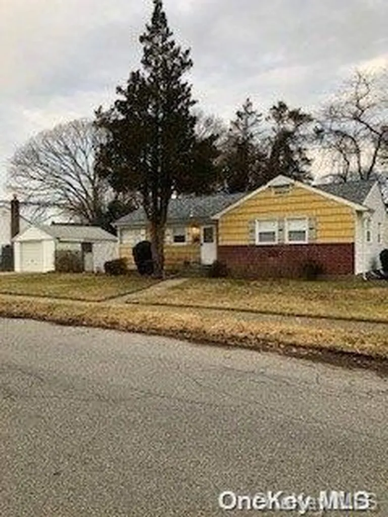 4005 Worthmor Drive Seaford NY 11783