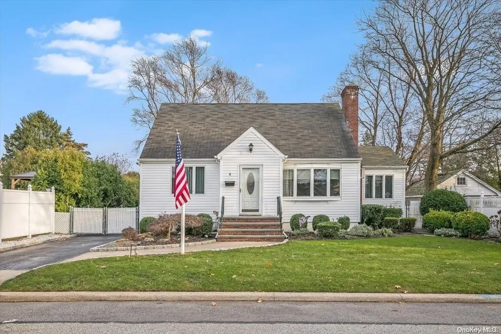 8 Balsam Place Bethpage NY 11714