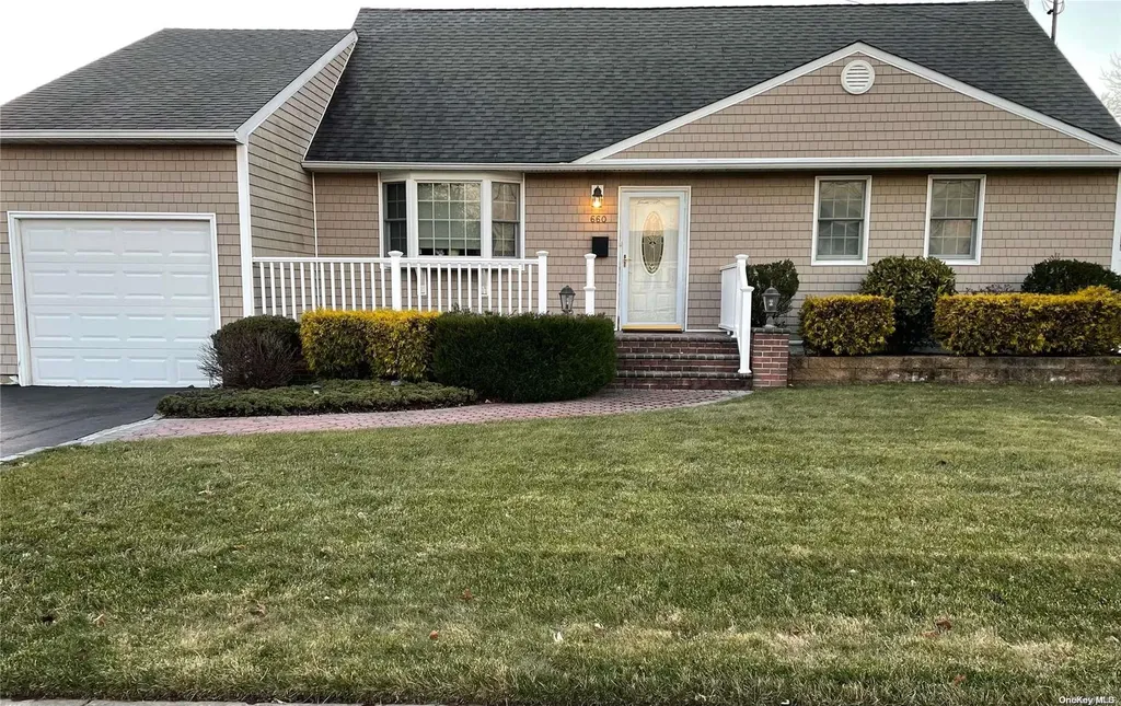 660 Keith Lane West Islip NY 11795