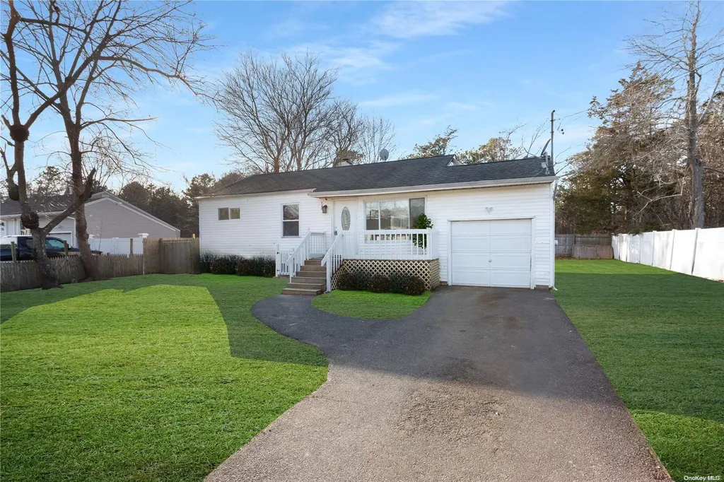 742 Hoffman Avenue Bellport NY 11713