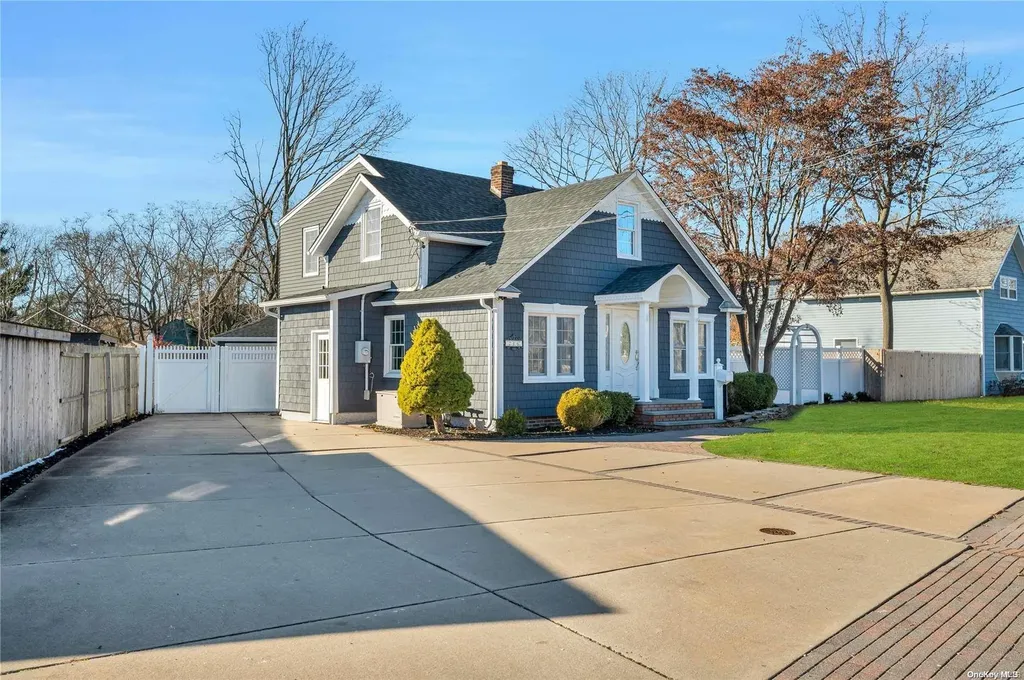 246 Commack Road Islip NY 11751