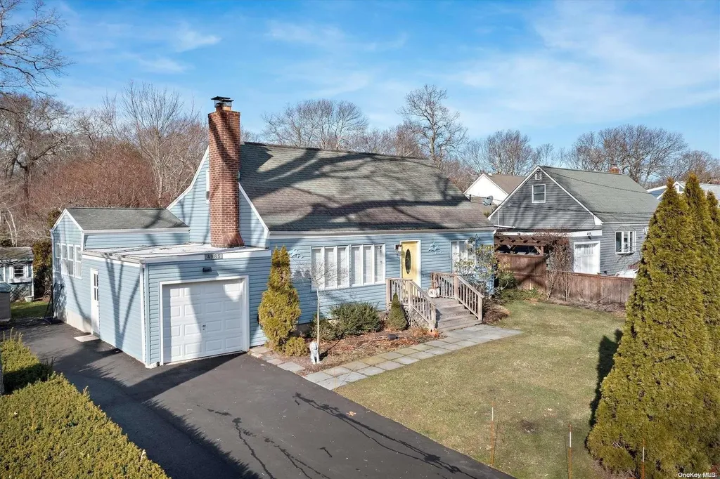 4985 Peconic Bay Boulevard Laurel NY 11948