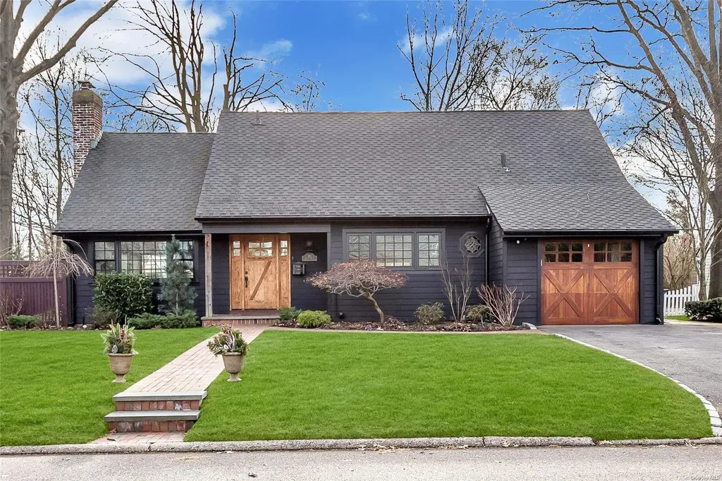 20 Robin Road Westbury NY 11590