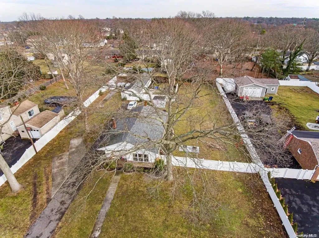 1319 Thompson Drive Bay Shore NY 11706