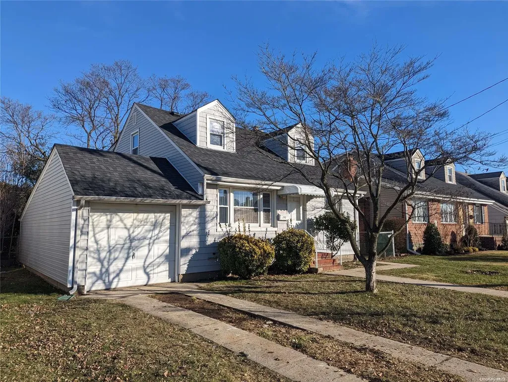 248 Columbus Parkway Mineola NY 11501