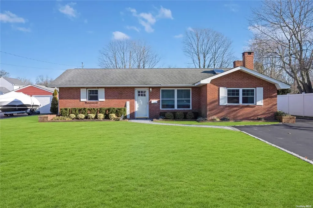 573 Peter Paul Drive West Islip NY 11795