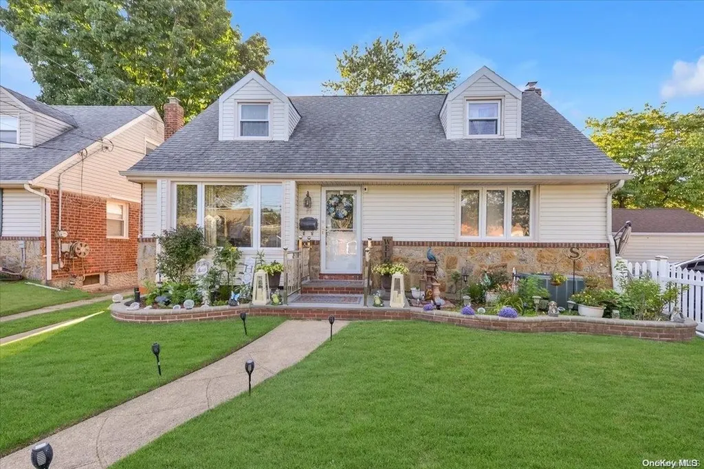 90 Clearstream Avenue Valley Stream NY 11580