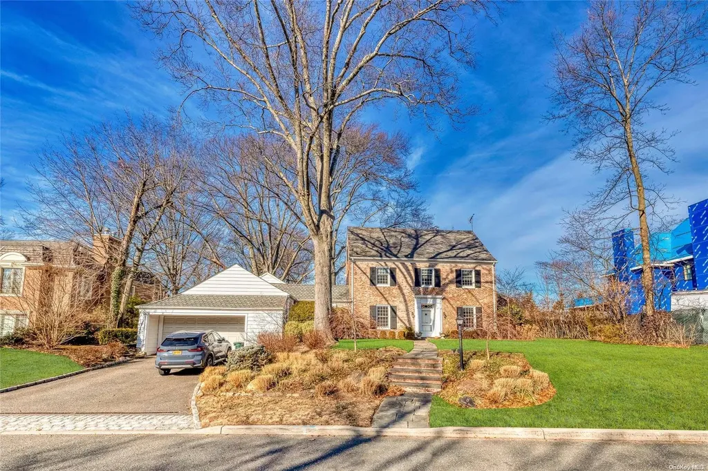 19 Hickory Drive Great Neck NY 11021