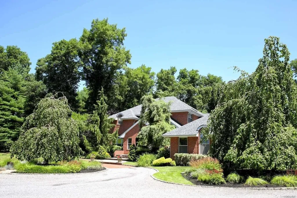 27 Wilderness Road Saint James NY 11780