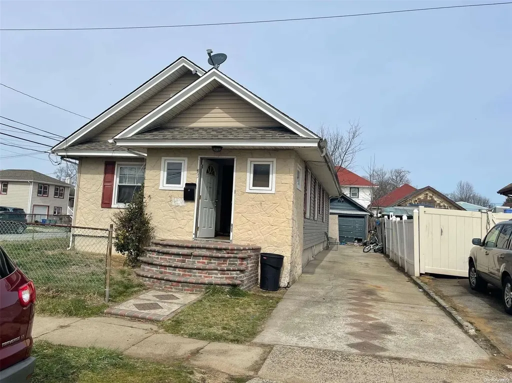 83 Washburn Avenue Freeport NY 11520