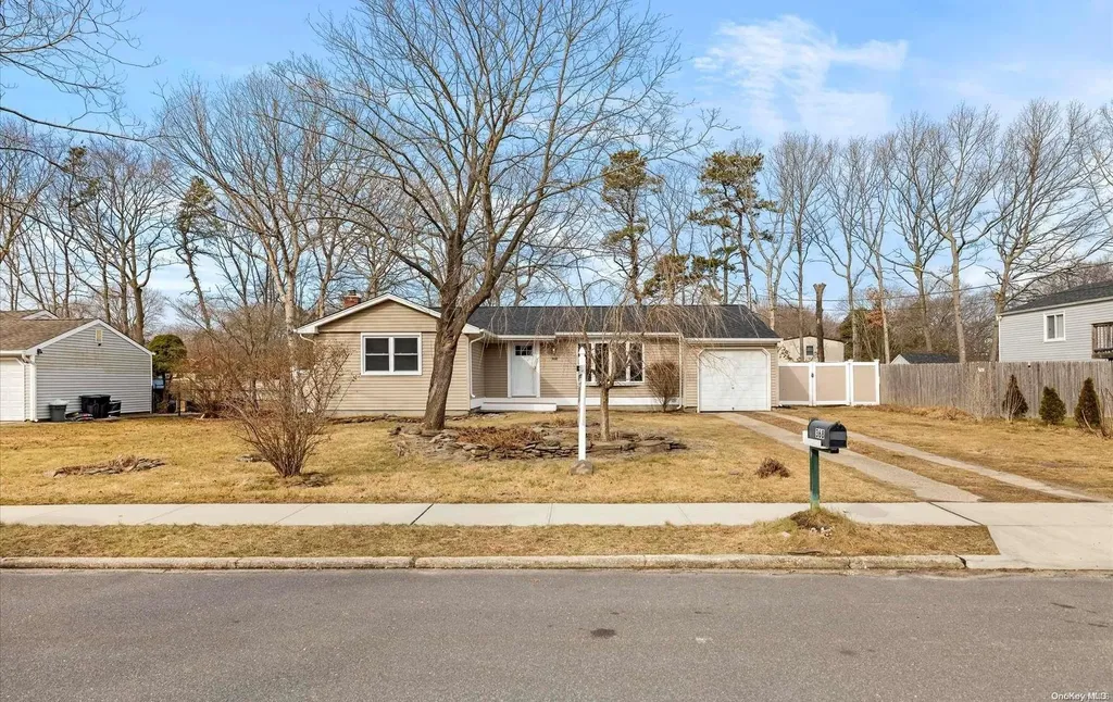 368 Randall Road Ridge NY 11961