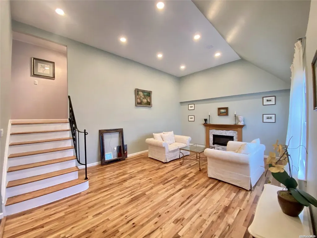 199 S Bayview Avenue Freeport NY 11520
