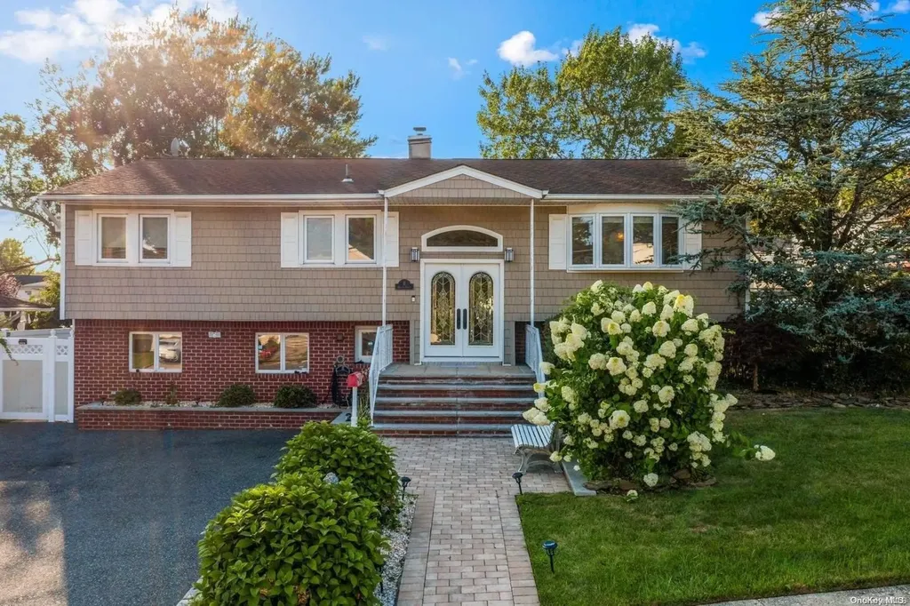 11 Shelart Street Plainview NY 11803