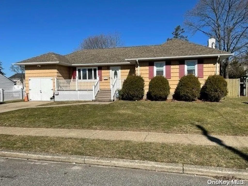 47 Burling Lane S West Islip NY 11795