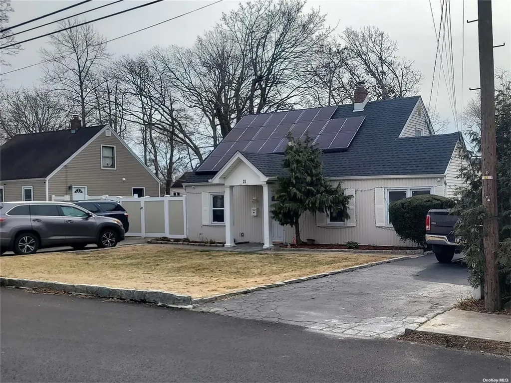 21 E Halley Lane Central Islip NY 11722