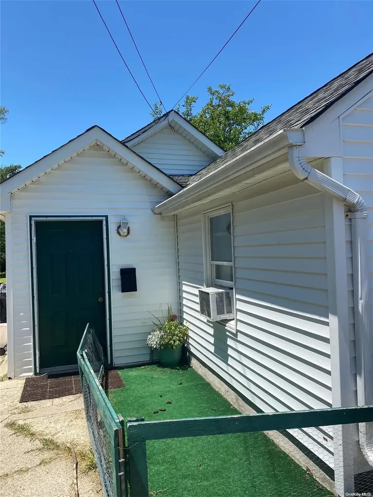 38 Taft Avenue Islip NY 11751